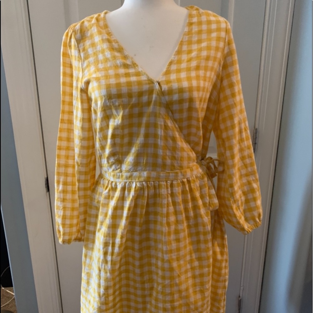Yellow Old Navy Wrap Dress size Medium